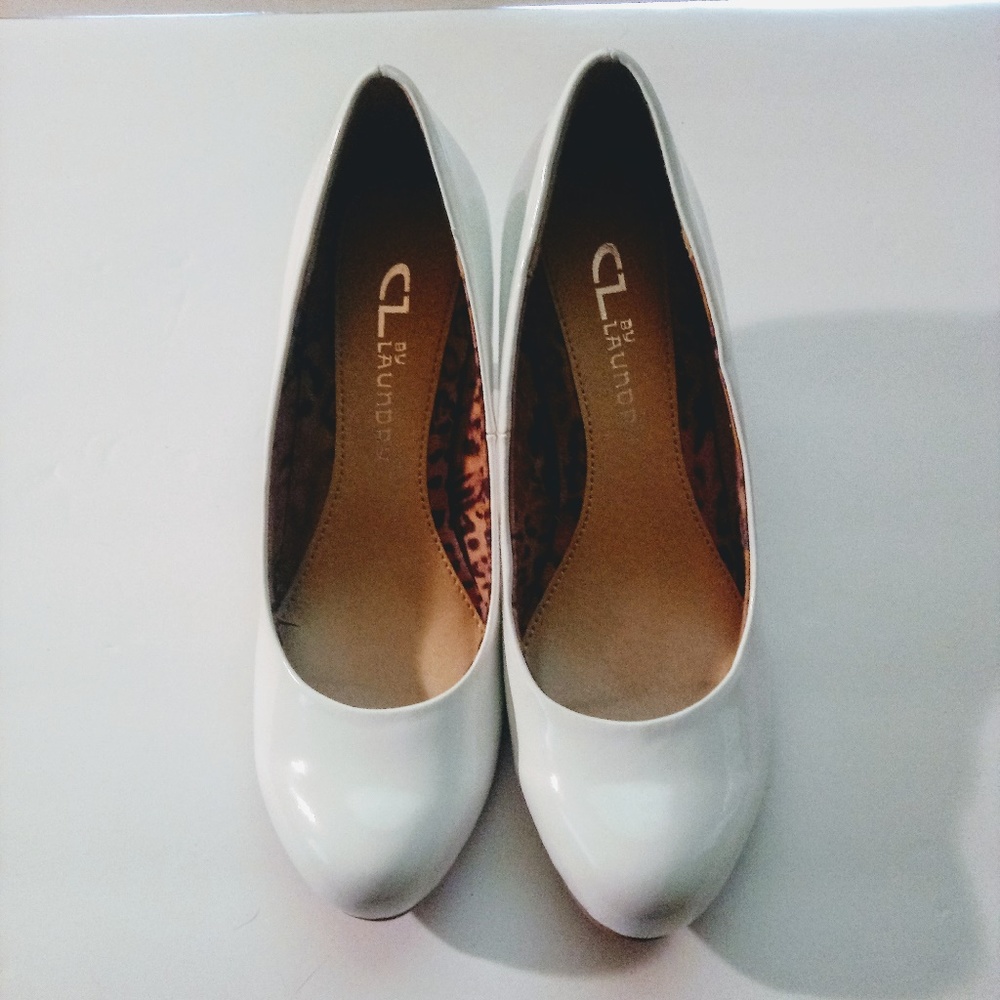 CL BY LAUNDRY WOMENS NANETTE WHITE PUMPS SIZE 6.5M